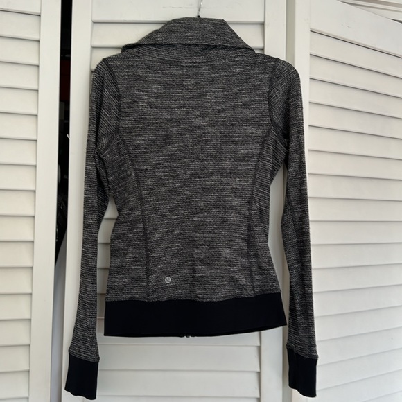 🍋LULULEMON🍋 Be Present Jacket Size 4 - Picture 12 of 12